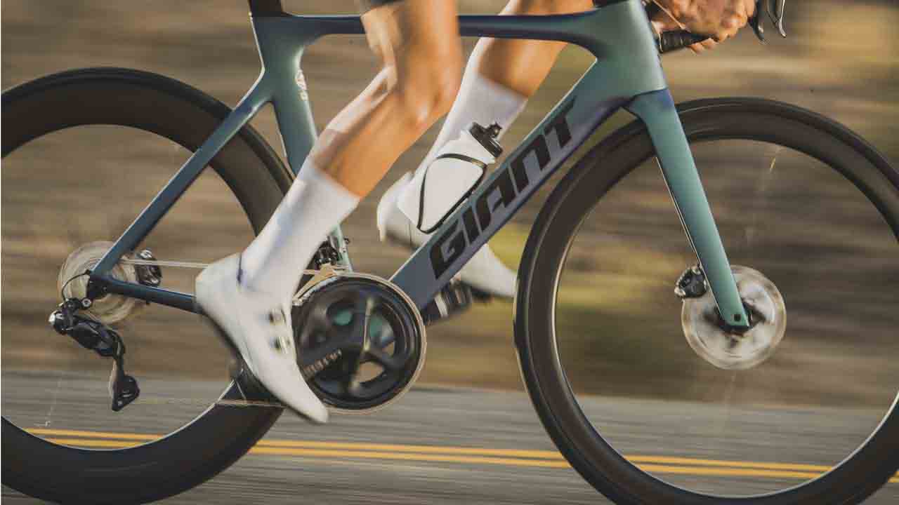 giant-propel-advanced-action-zdjecie-kolarz